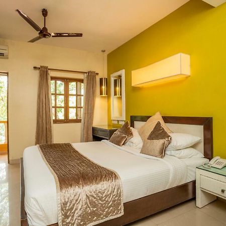 Hotel Coco Goa à Arpora Extérieur photo