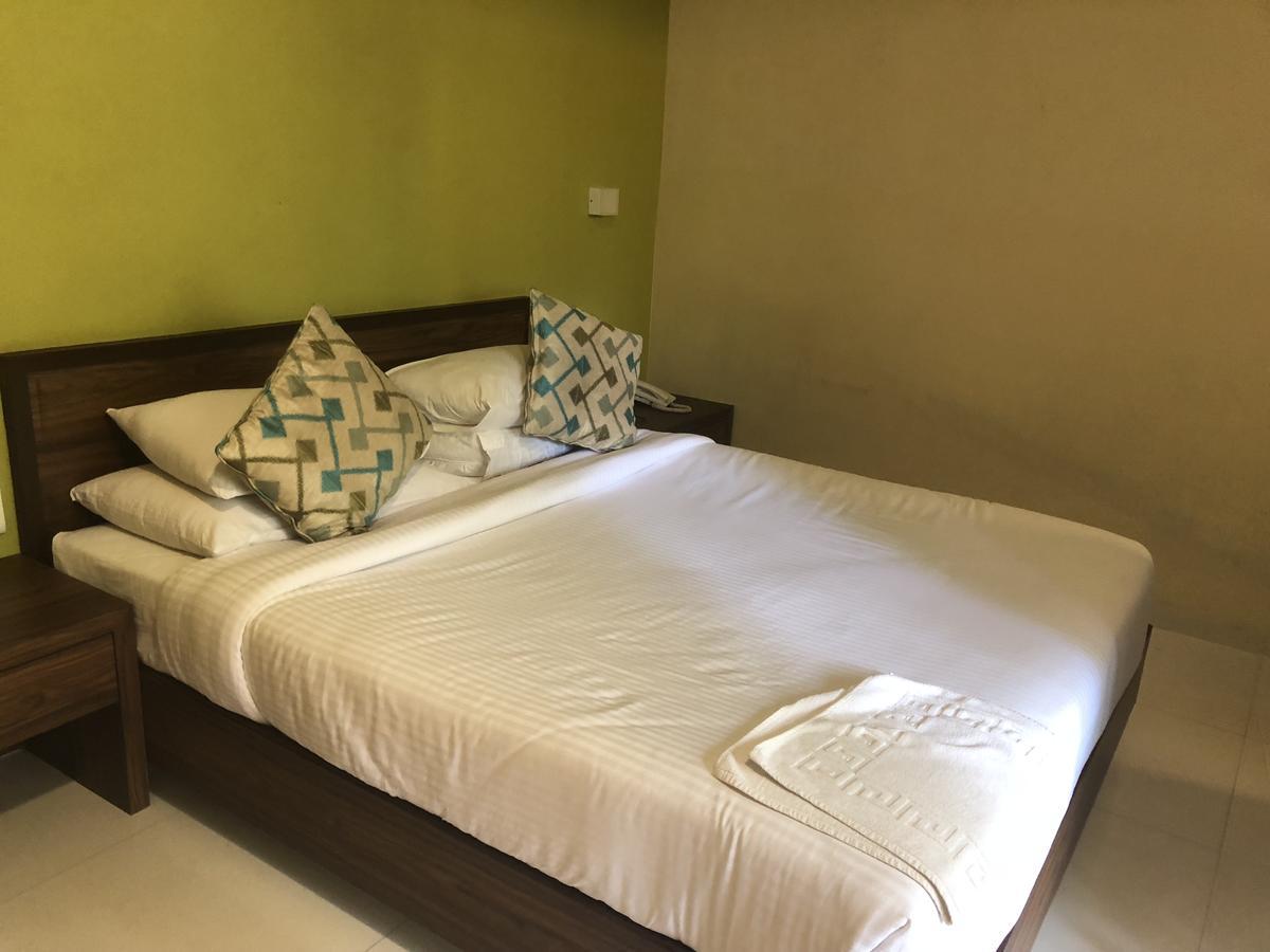 Hotel Coco Goa à Arpora Extérieur photo