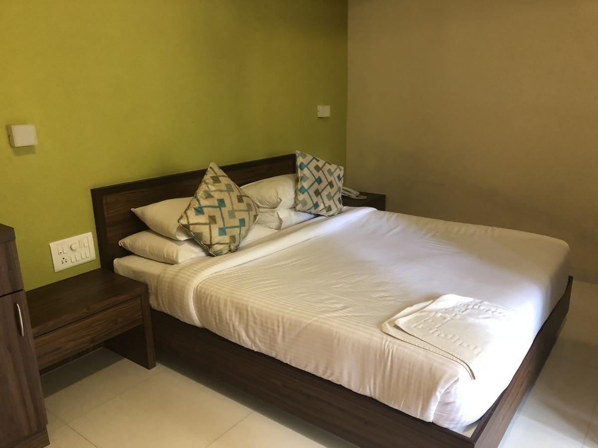 Hotel Coco Goa à Arpora Extérieur photo