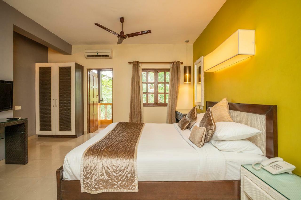 Hotel Coco Goa à Arpora Extérieur photo