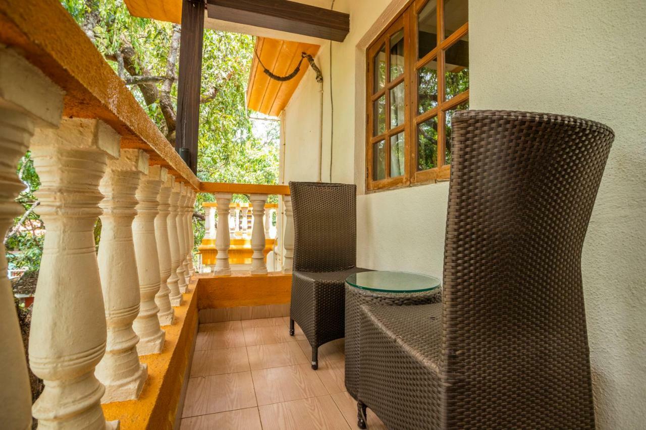 Hotel Coco Goa à Arpora Extérieur photo