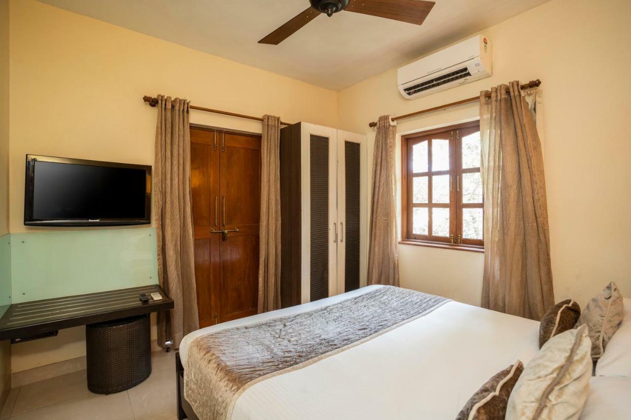 Hotel Coco Goa à Arpora Extérieur photo