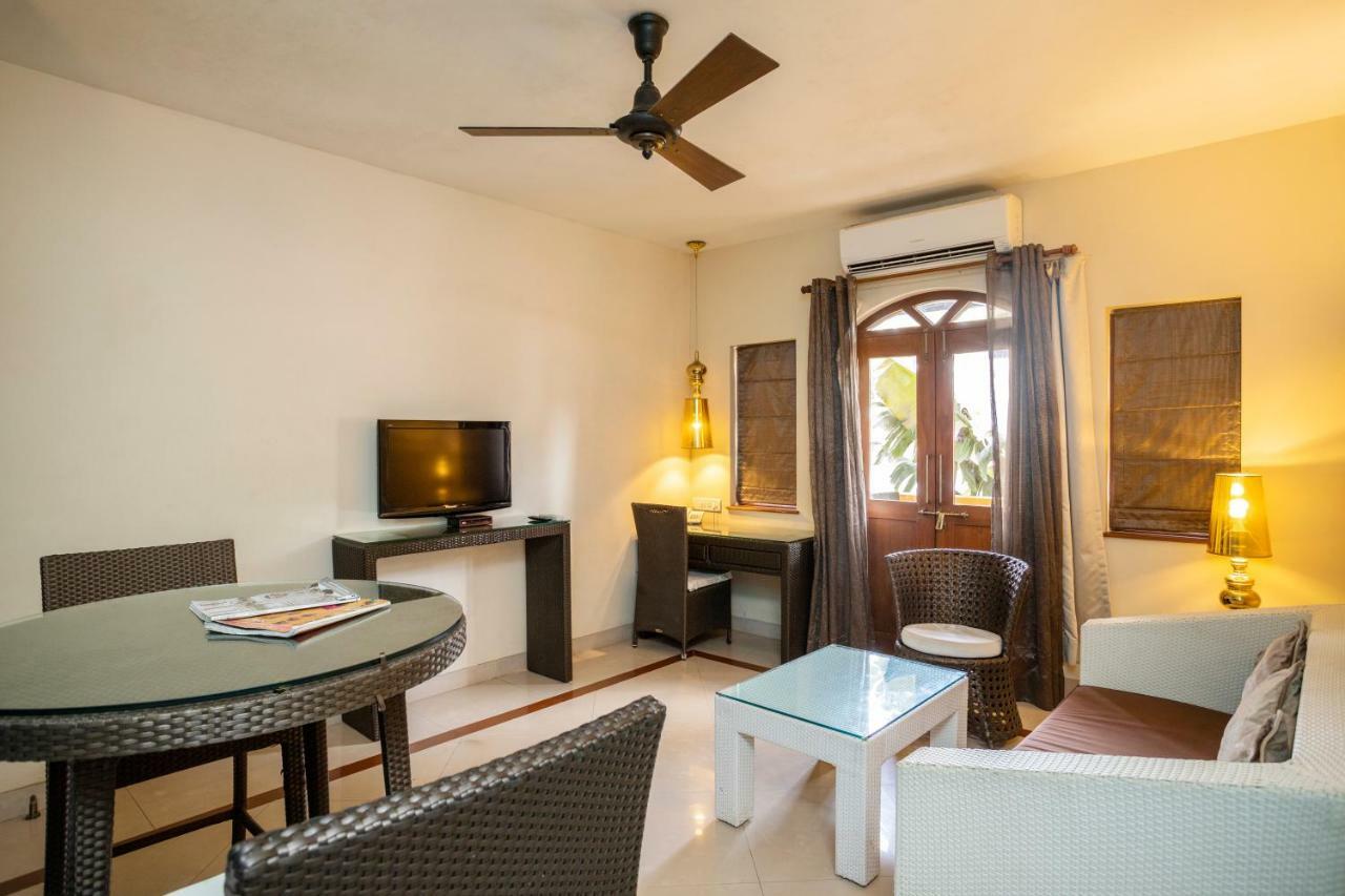 Hotel Coco Goa à Arpora Extérieur photo