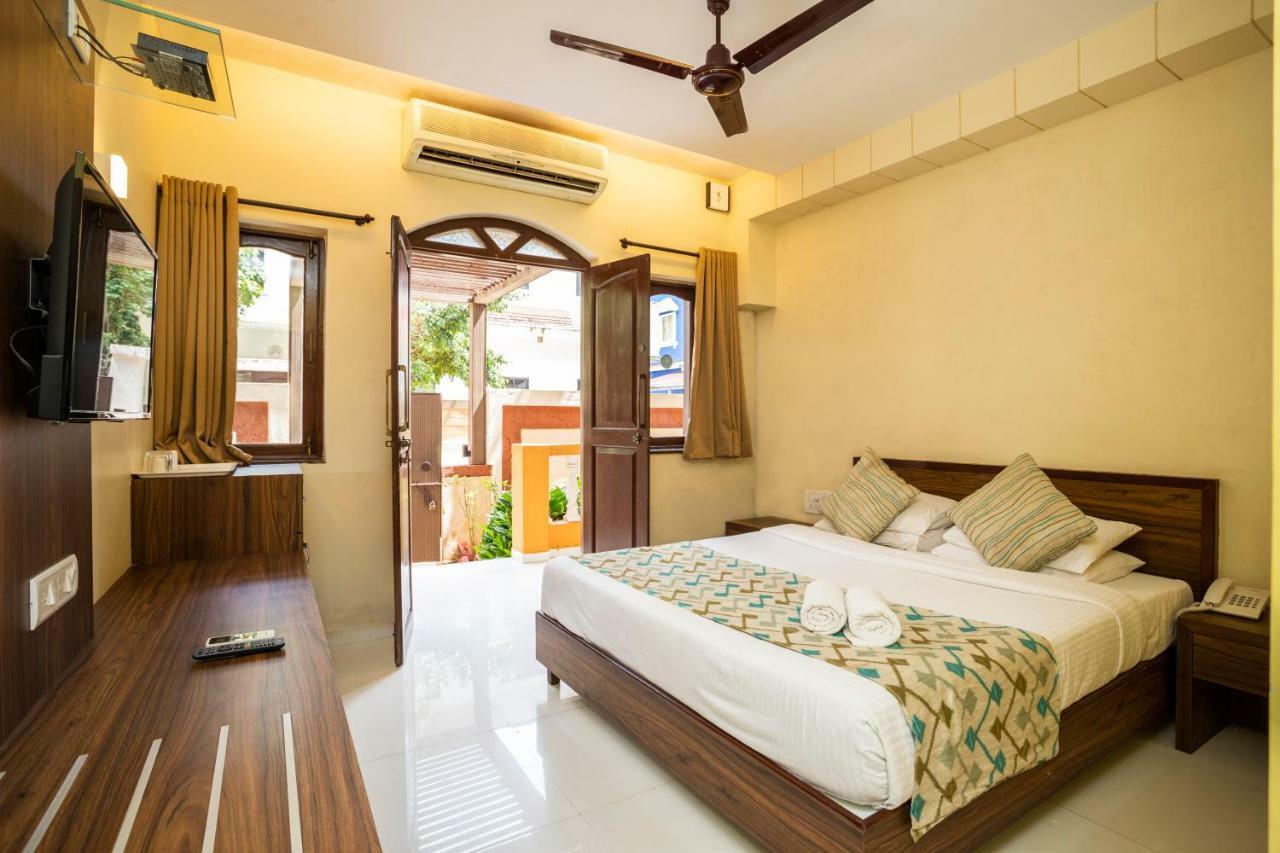 Hotel Coco Goa à Arpora Extérieur photo