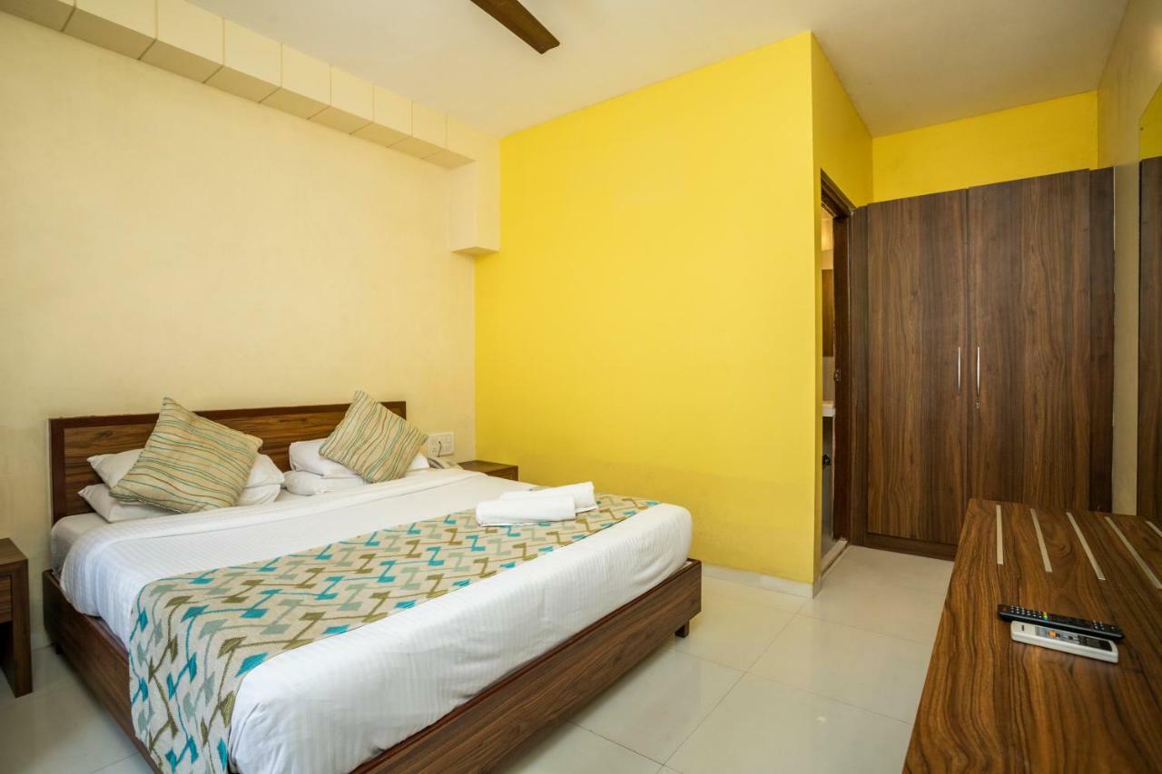 Hotel Coco Goa à Arpora Extérieur photo