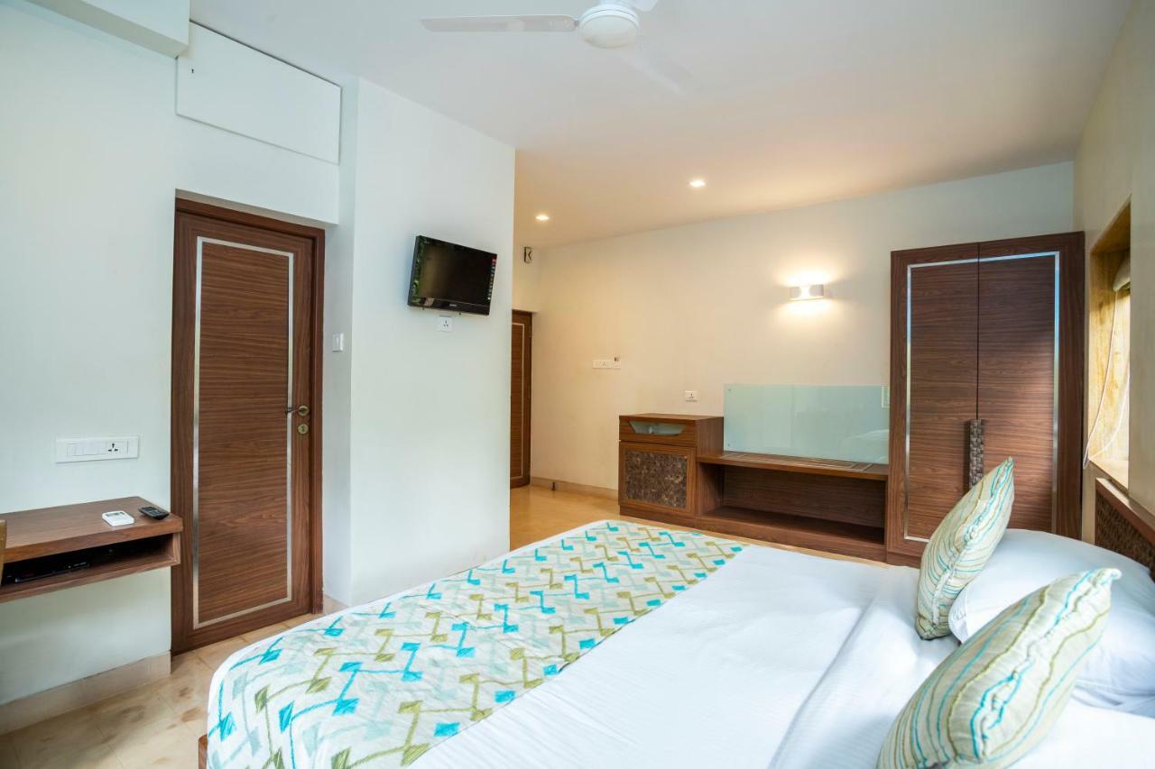 Hotel Coco Goa à Arpora Extérieur photo