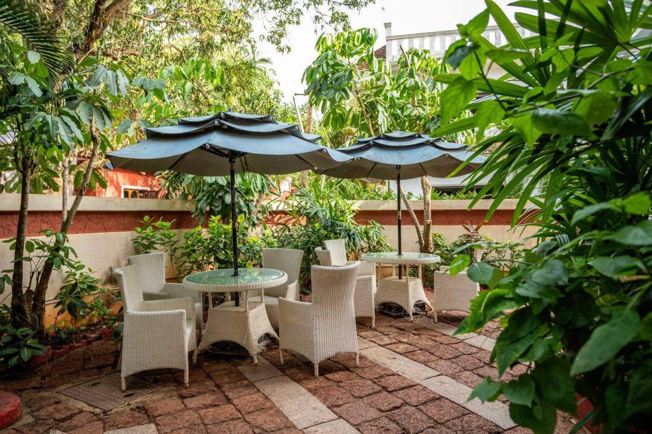 Hotel Coco Goa à Arpora Extérieur photo