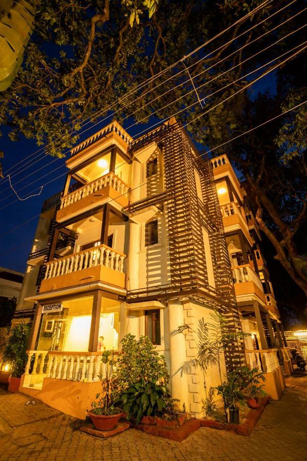 Hotel Coco Goa à Arpora Extérieur photo