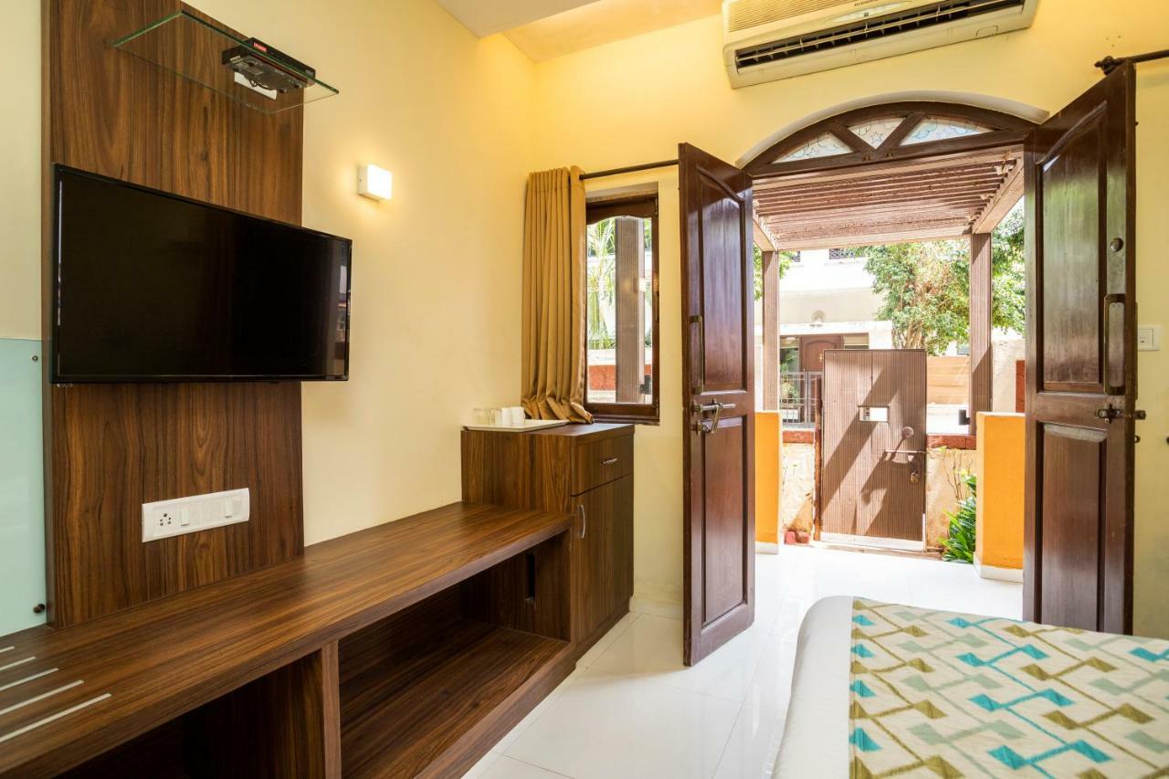 Hotel Coco Goa à Arpora Extérieur photo
