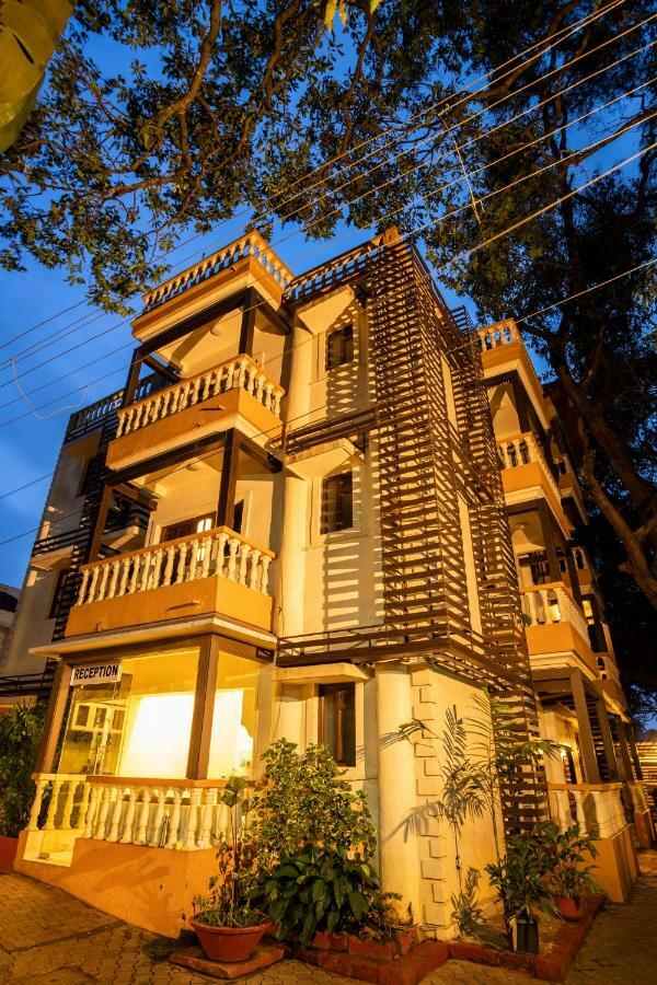 Hotel Coco Goa à Arpora Extérieur photo