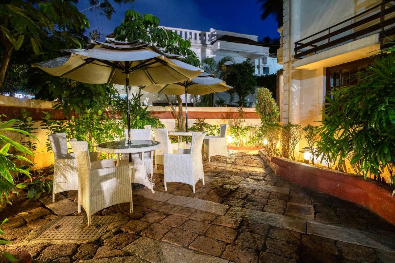 Hotel Coco Goa à Arpora Extérieur photo